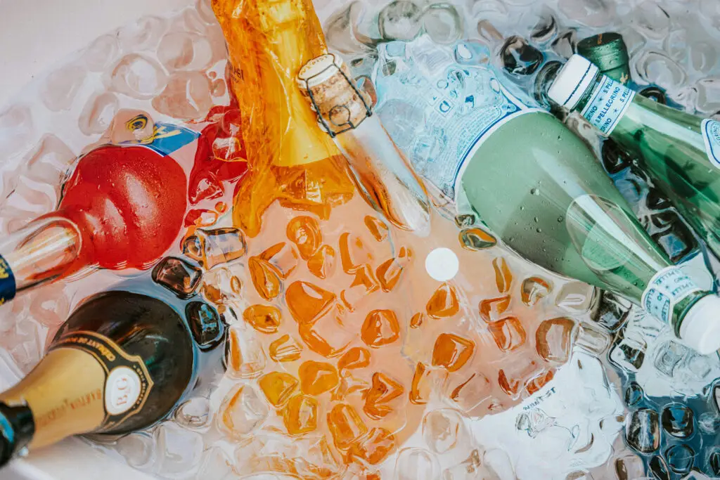 The Aperol Spritz is more than just a cocktail; it’s a vibrant expression of Italian culture, a drink that embodies the spirit of la dolce vita. This refreshing, bittersweet concoction has become a global sensation, but its roots stretch back over a century to the bustling streets of Padua, Italy.